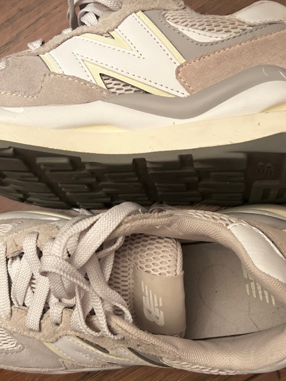 New Balance Women's Beige and Cream Casual Sneakers